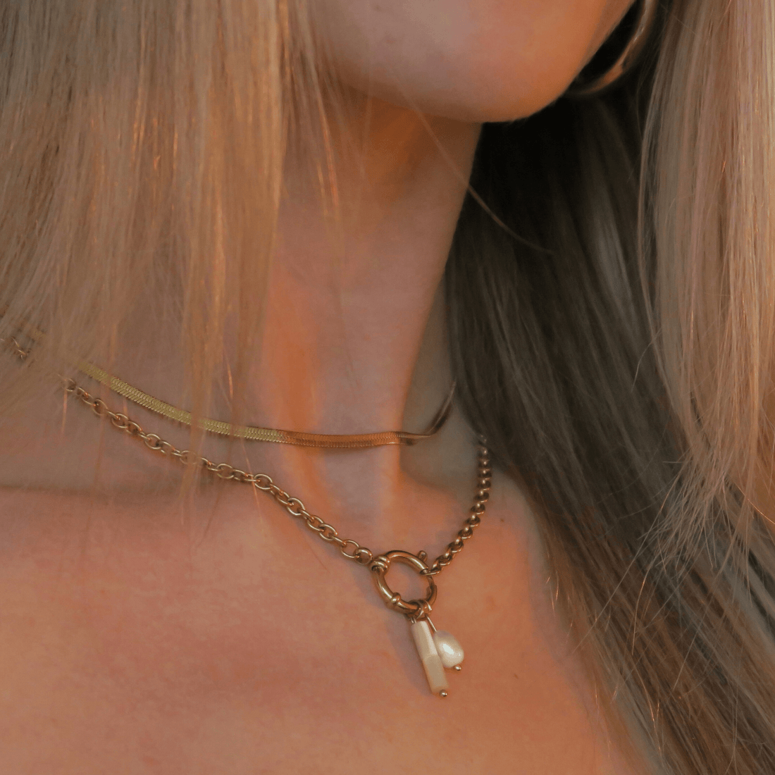 Chained necklace with round clasp | Design your own